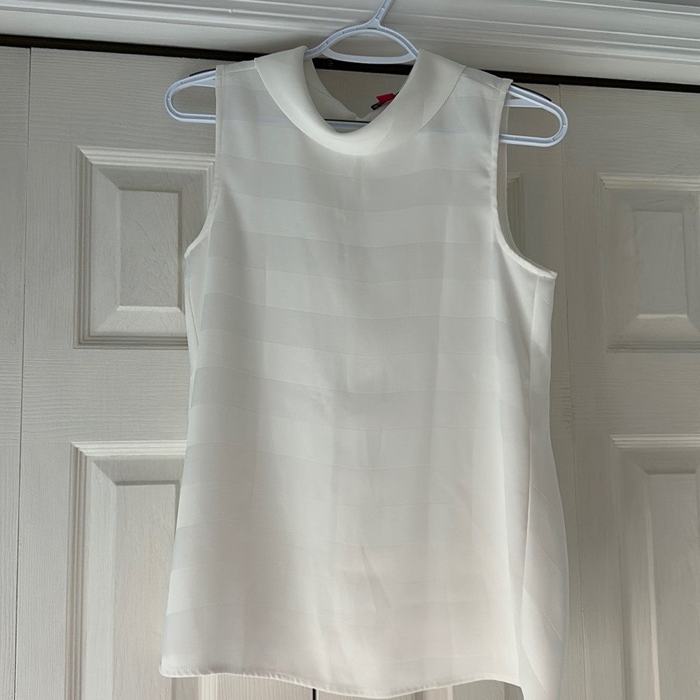 Vince Camino ivory top in Xs
